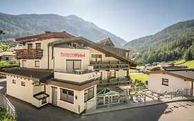 Appartementhaus im Winkel